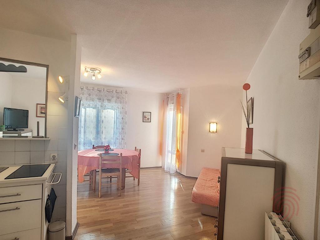 Appartement F2 lumineux avec balcon, proche centre et Thermes, animaux acceptés, wifi gratuit - FR-1-451-21 - 3