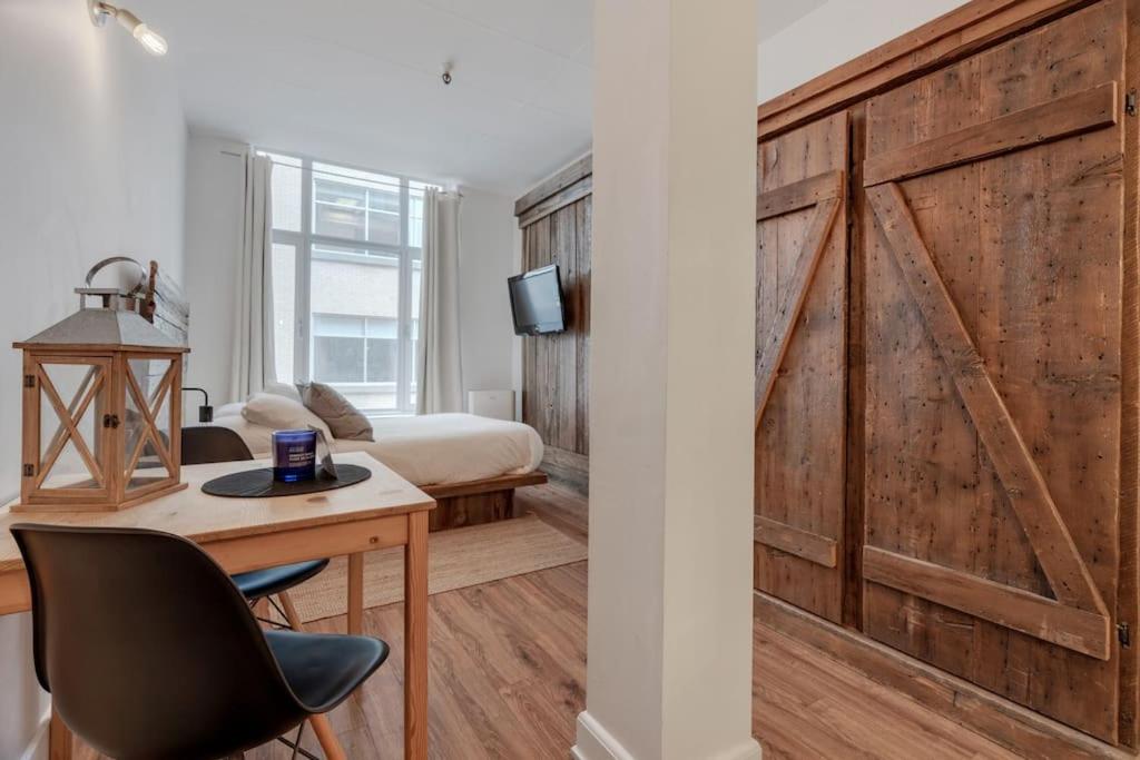 Initial / La cabine / Québec, Quebec