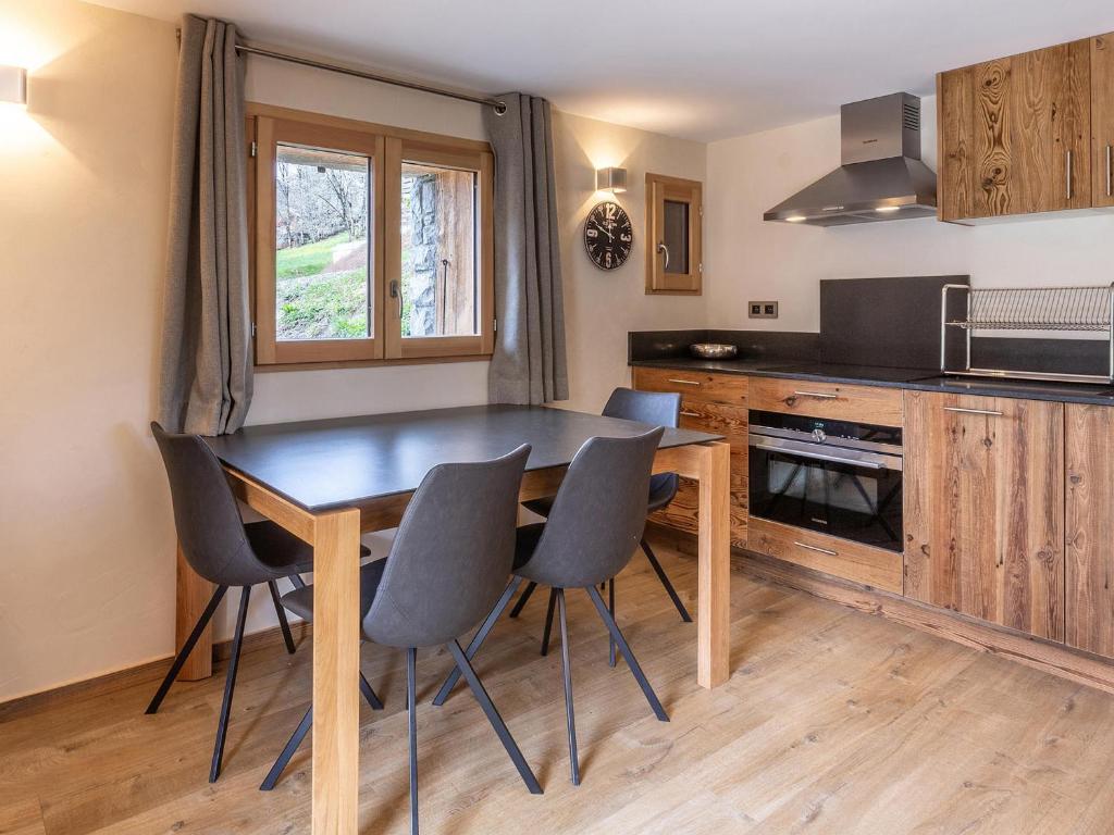Chalet Chaleureux - 1 Ch - 4 Pers - Terrasse - Parking - FR-1-437-75 - 2