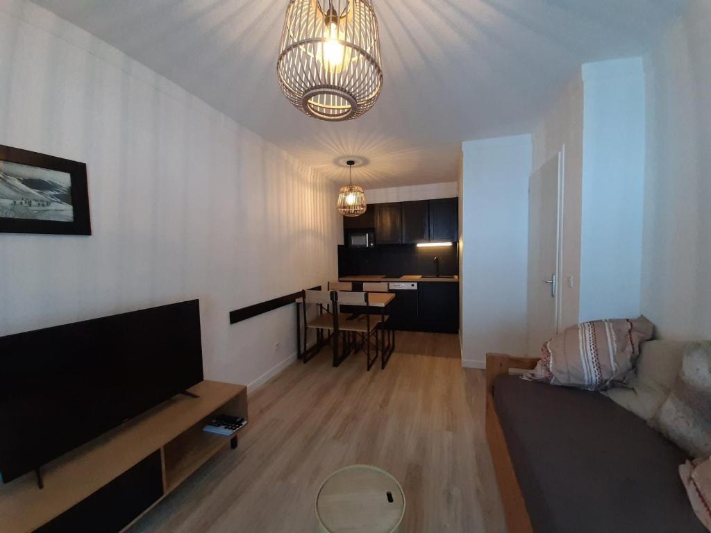Appartement rénové 2 pièces pour 4 personnes, idéalement situé près des pistes et commerces - FR-1-265-322 - 2