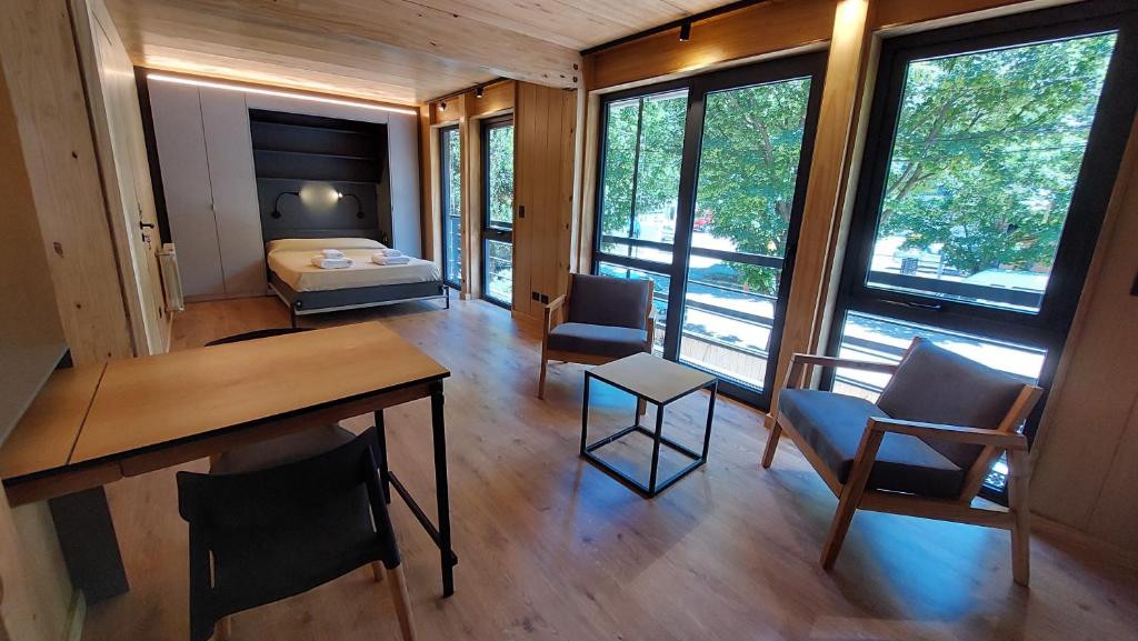 Departamento muy cálido y luminoso, excelente ubicación en el centro de SMA. 9V5 - 3