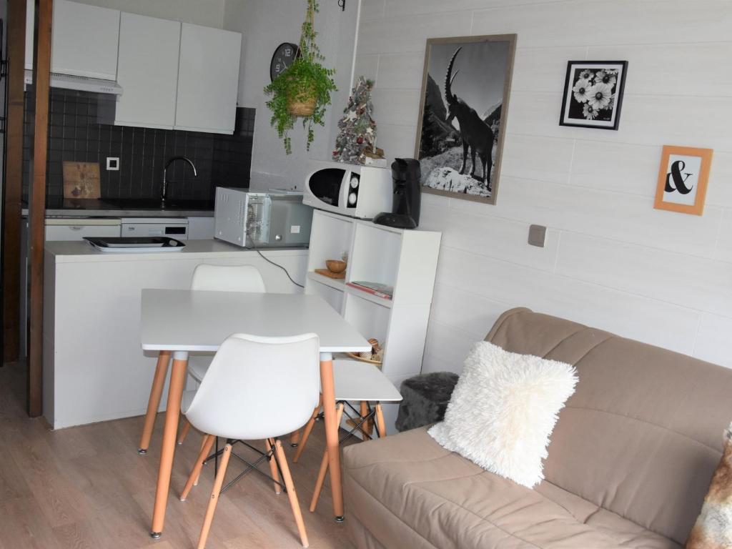 Charmant 2 pièces, balcon sud, piscine chauffée - FR-1-464-9 - 1