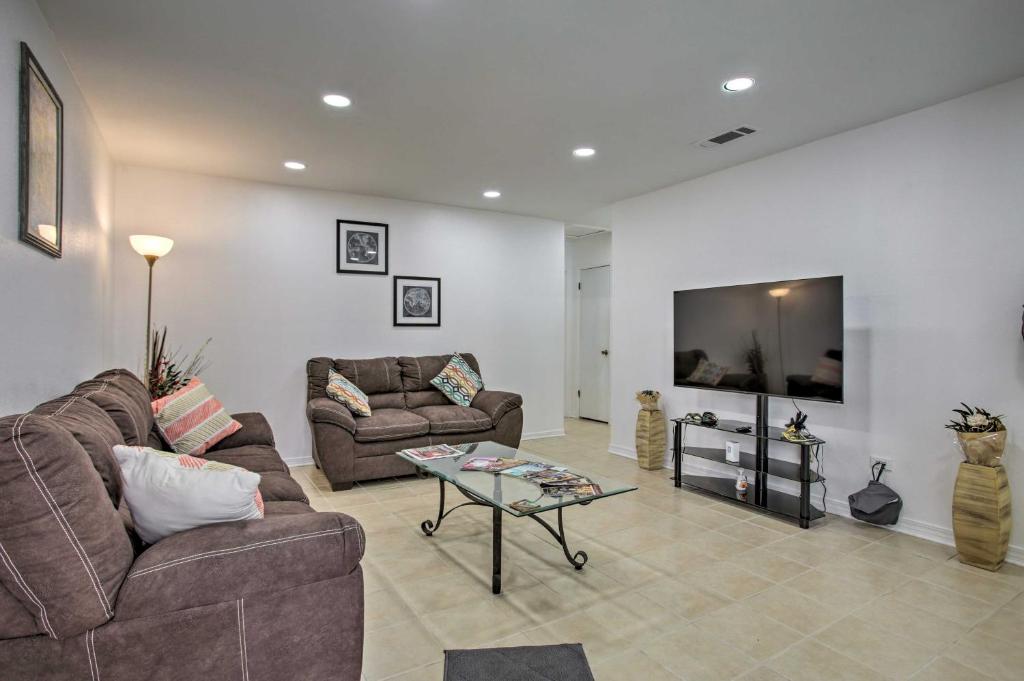 LaPlace Townhome, 9 Mi to Lake Pontchartrain!