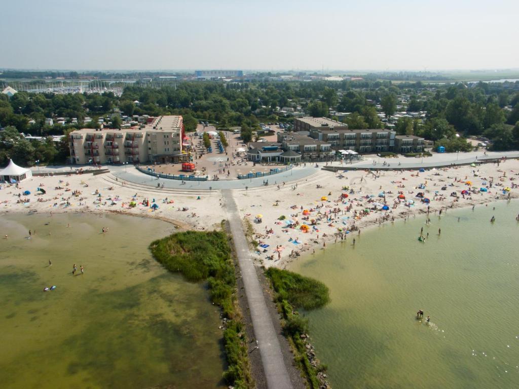 Strandhotel Vigilante — Hotel in Makkum