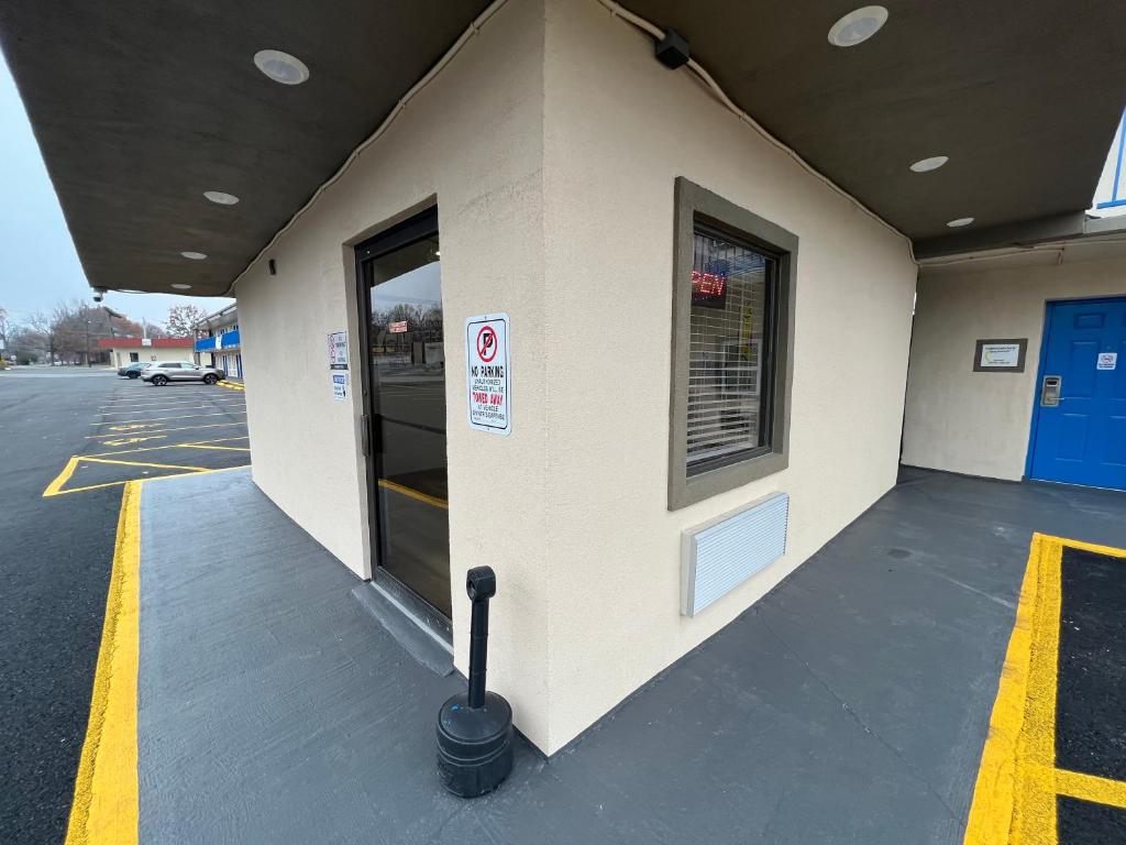 Super 8 by Wyndham Paducah I-24 Exit 4 photo
