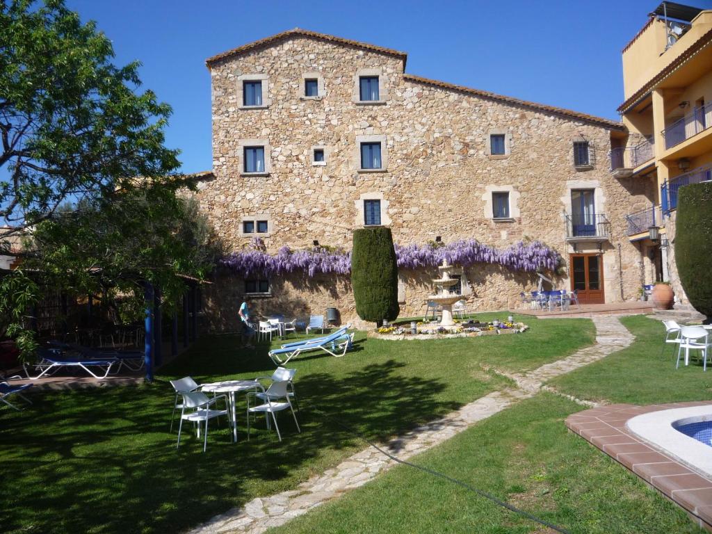 Hotel Sant Joan — Hotel building in Palamos, Catalonia