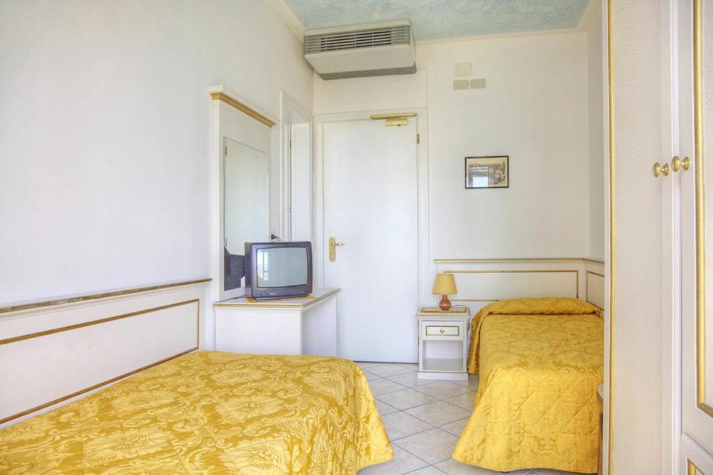 Hotel Elpiro — Hotel rooms in Jesolo, Veneto