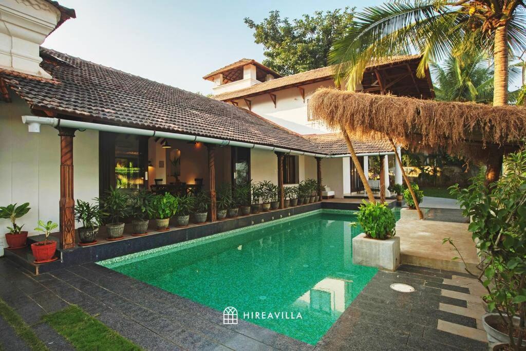 Villa Salt by Hireavilla, Luxury Home with heated pool in Siolim - Sziolim,  India árak és vélemények - Planet of Hotels