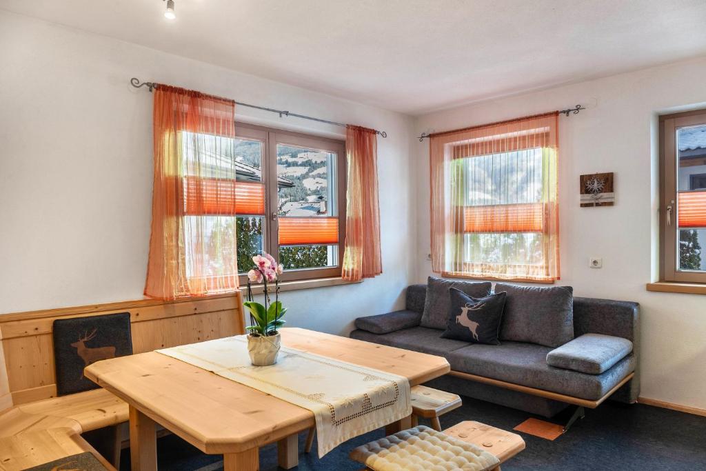 Apart Joachim, Fügen