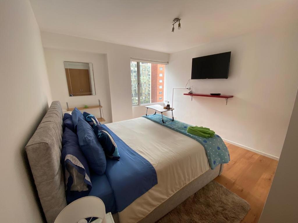 Rep del Salvador, Quito 1-bedroom condo with parking and Netflix - 3