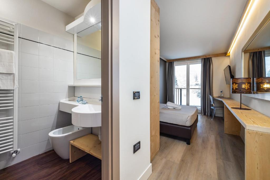 Hotel Piandineve photo