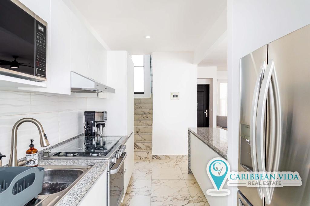 Stylish & bright contemporary 3BD I Pool! - 2