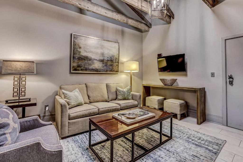 Parker's Collection Unit 3, Savannah