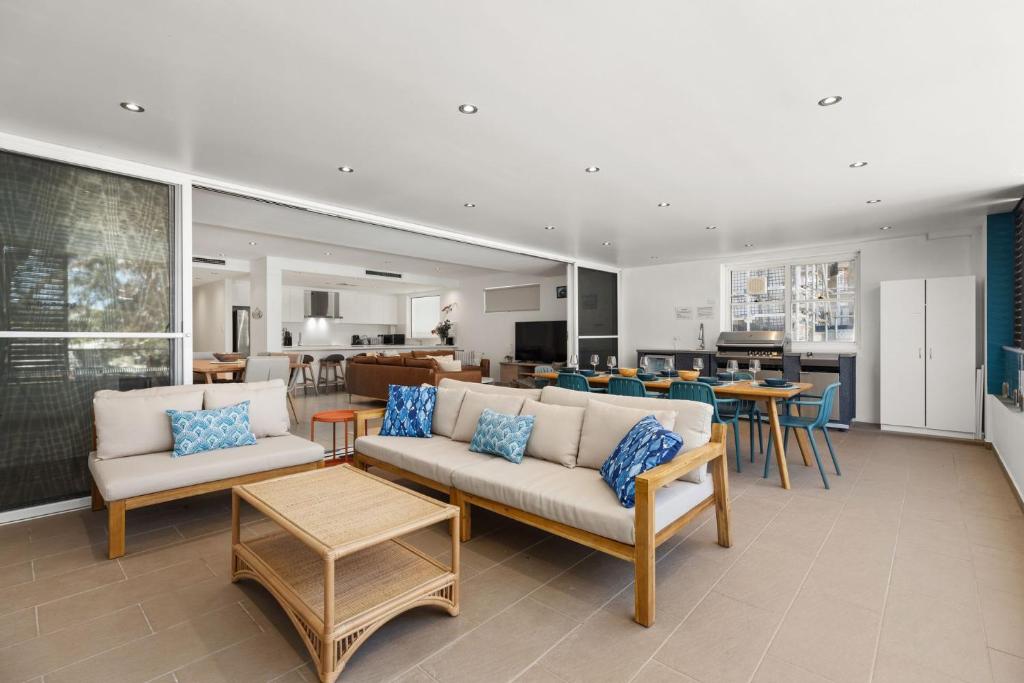 Salty Steves by Experience Jervis Bay, Huskisson