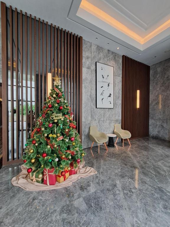 Homy 2 BR Apartment near Shopping Malls photo
