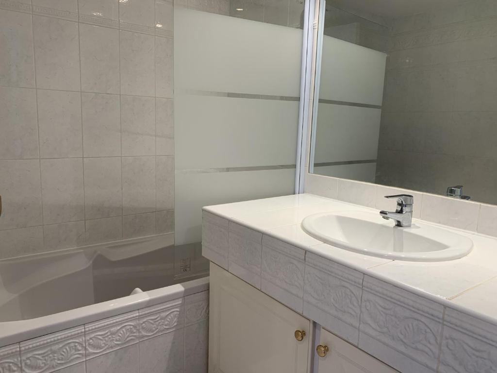 Appartement T3 en bord de mer avec balcon, WIFI et parking sécurisé - FR-1-374-23 - 3