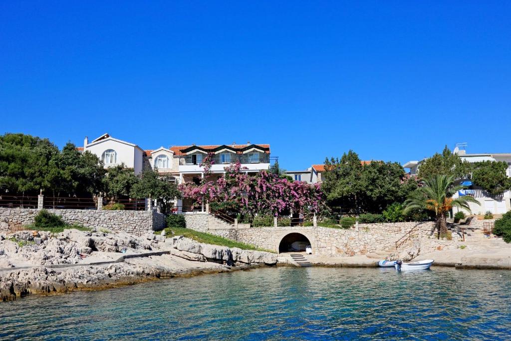 Apartment and Rooms Nikola, Zastražišće
