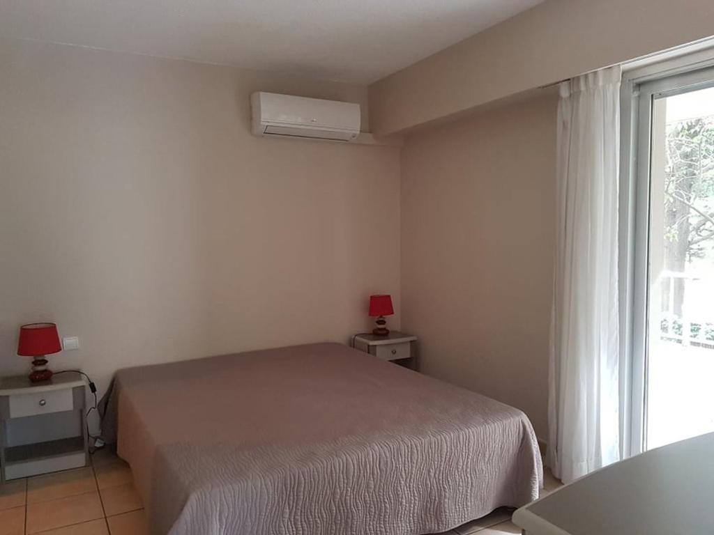 Appartement 2 Pièces avec Balcon, Climatisé, Proche Plage et Centre-Ville - FR-1-466A-2 - 3
