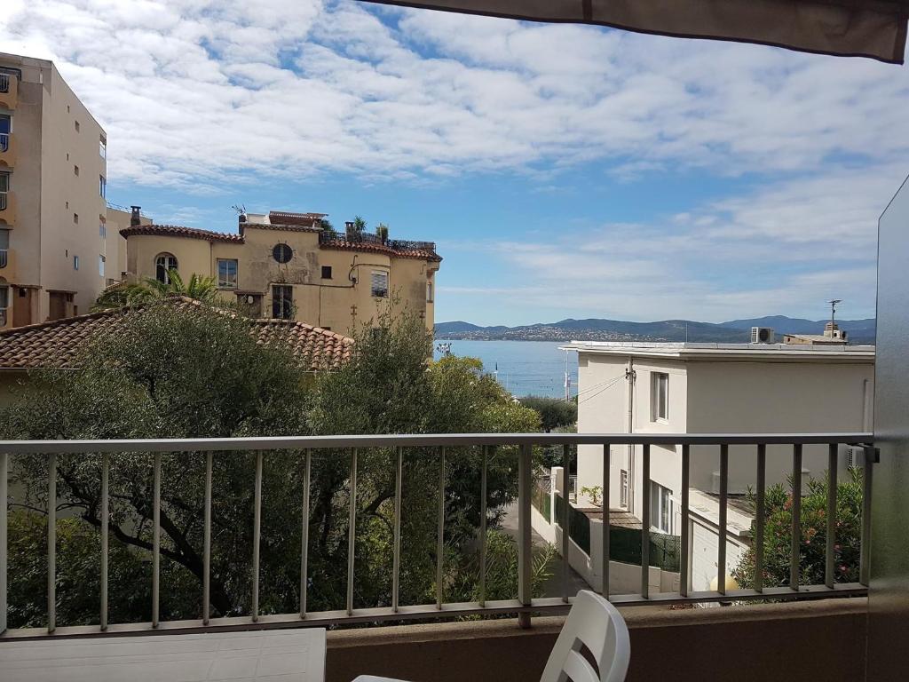 Appartement 2 Pièces avec Balcon, Climatisé, Proche Plage et Centre-Ville - FR-1-466A-2 - 4
