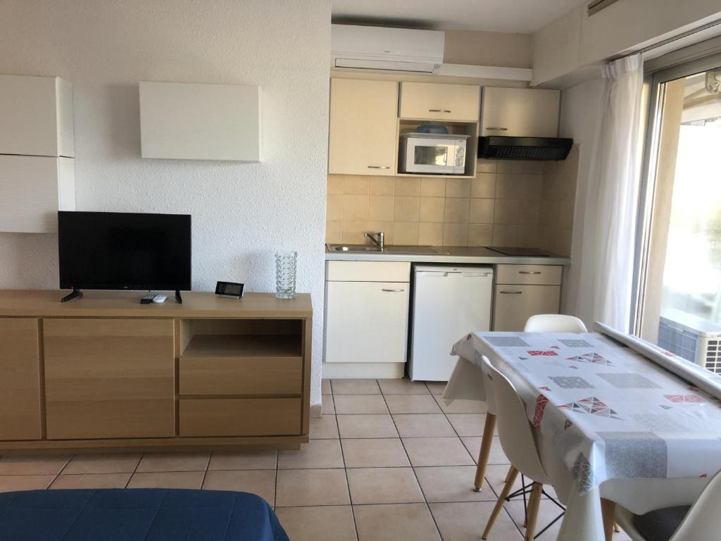 Studio clim. proche plage, commerces & gare avec WiFi, parking en option - FR-1-466A-15 - 2