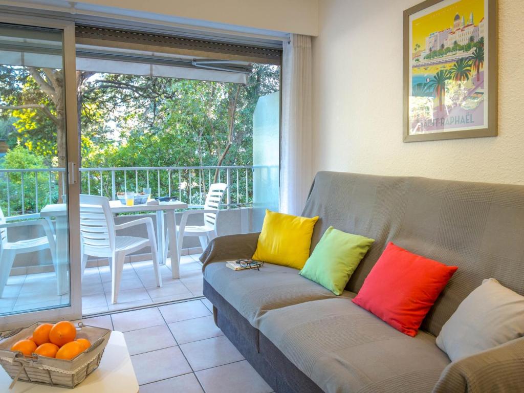 Studio Climatisé Proche Plage et Commerces avec Balcon, Parking, et WiFi à Saint-Raphaël - FR-1-466A-32 - 2