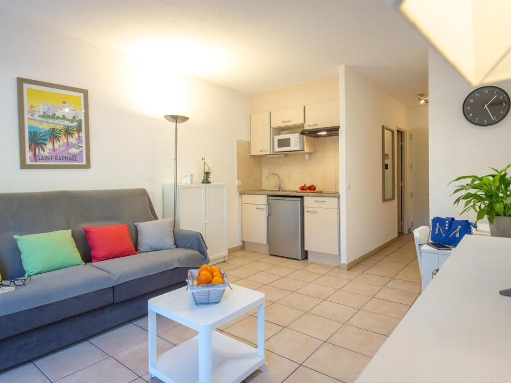 Studio Climatisé Proche Plage et Commerces avec Balcon, Parking, et WiFi à Saint-Raphaël - FR-1-466A-32 - 4