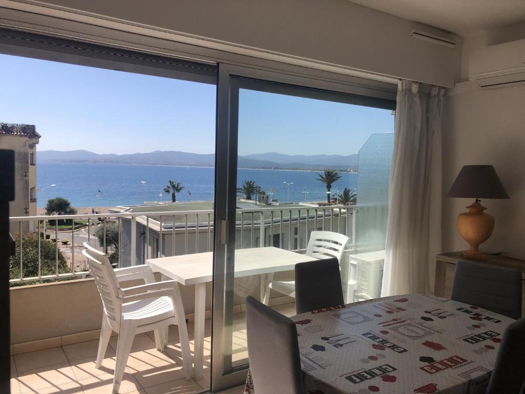 Studio climatisé 2 pers - Vue mer - Proche plage/commerces - Accès WiFi gratuit - Parking dispo - FR-1-466A-34 - 2