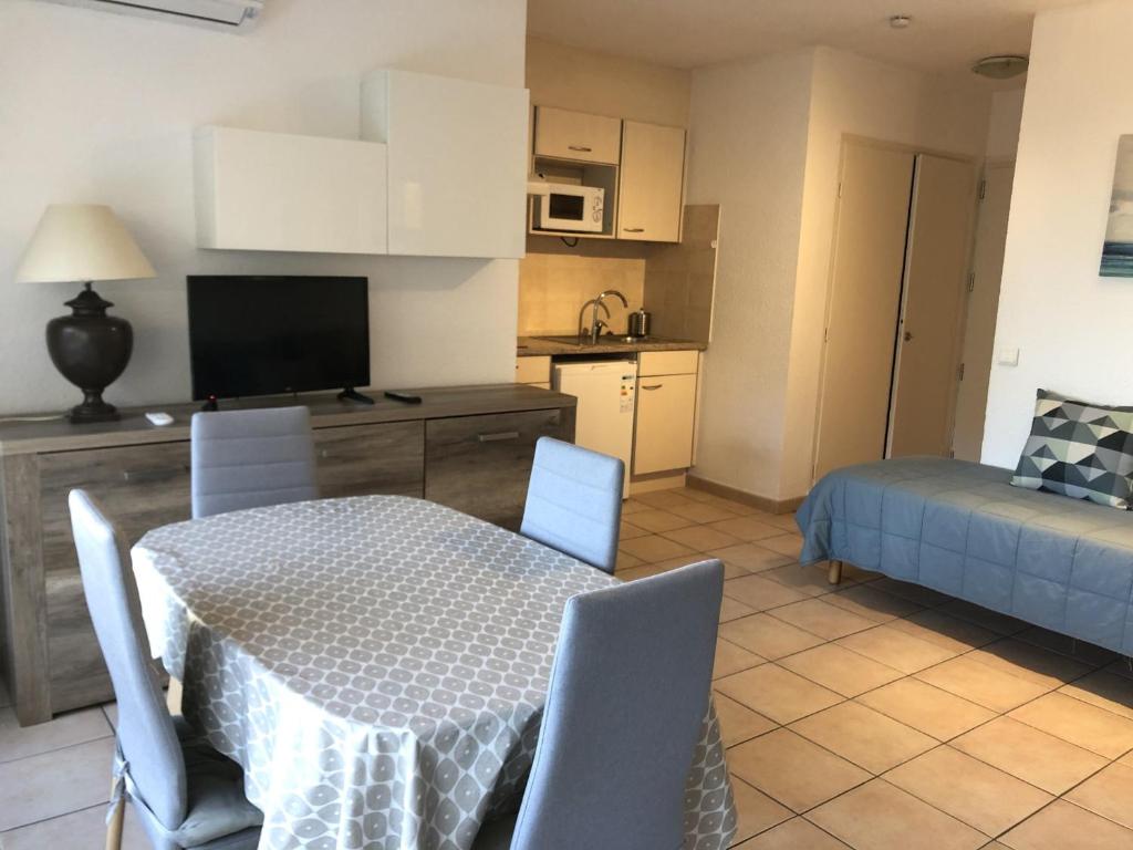 Studio climatisé proche plage, commerces et gare avec balcon, parking et wifi - FR-1-466A-5 - 2
