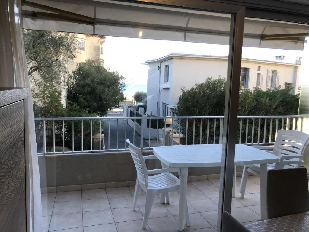 Studio climatisé proche plage, commerces et gare avec balcon, parking et wifi - FR-1-466A-5 - 3