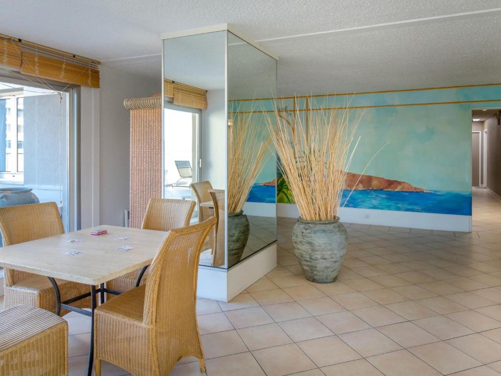 Appartement climatisé avec terrasse, à 50m de la plage et proche commerces, gare et centre-ville. - FR-1-466A-9 - 5