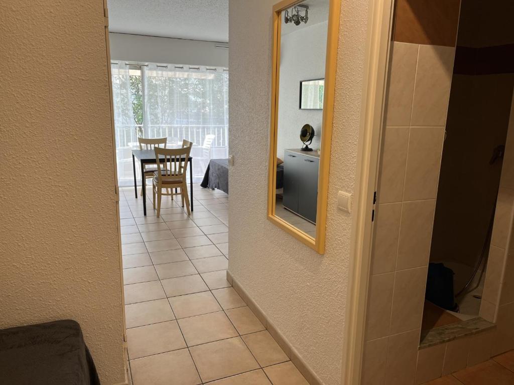 Studio climatisé pour 3 pers, à 50m de la plage, centre-ville Saint-Raphaël, WiFi, parking dispo - FR-1-466A-38 - 4