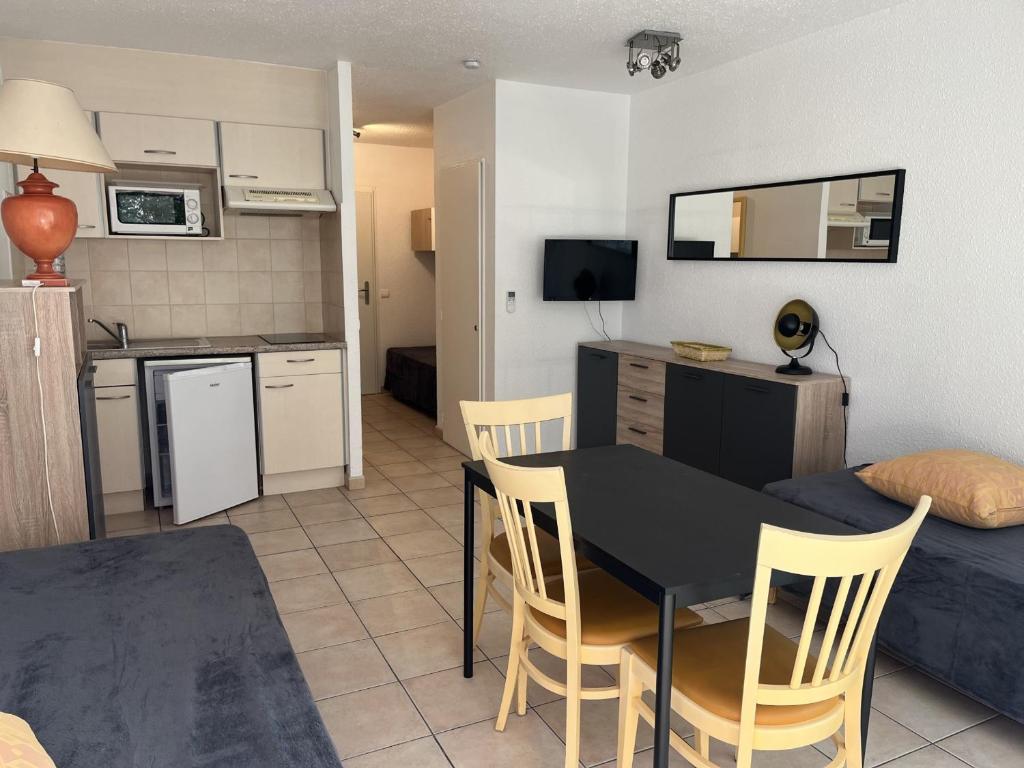 Studio climatisé proche plage et commerces, balcon, parking, linge et wifi disponibles - FR-1-466A-40 - 2