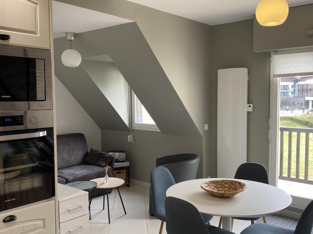 Cabourg: Appartement 3P à 200m de la plage, 2 chambres, balcon, internet - FR-1-487-277 - 2