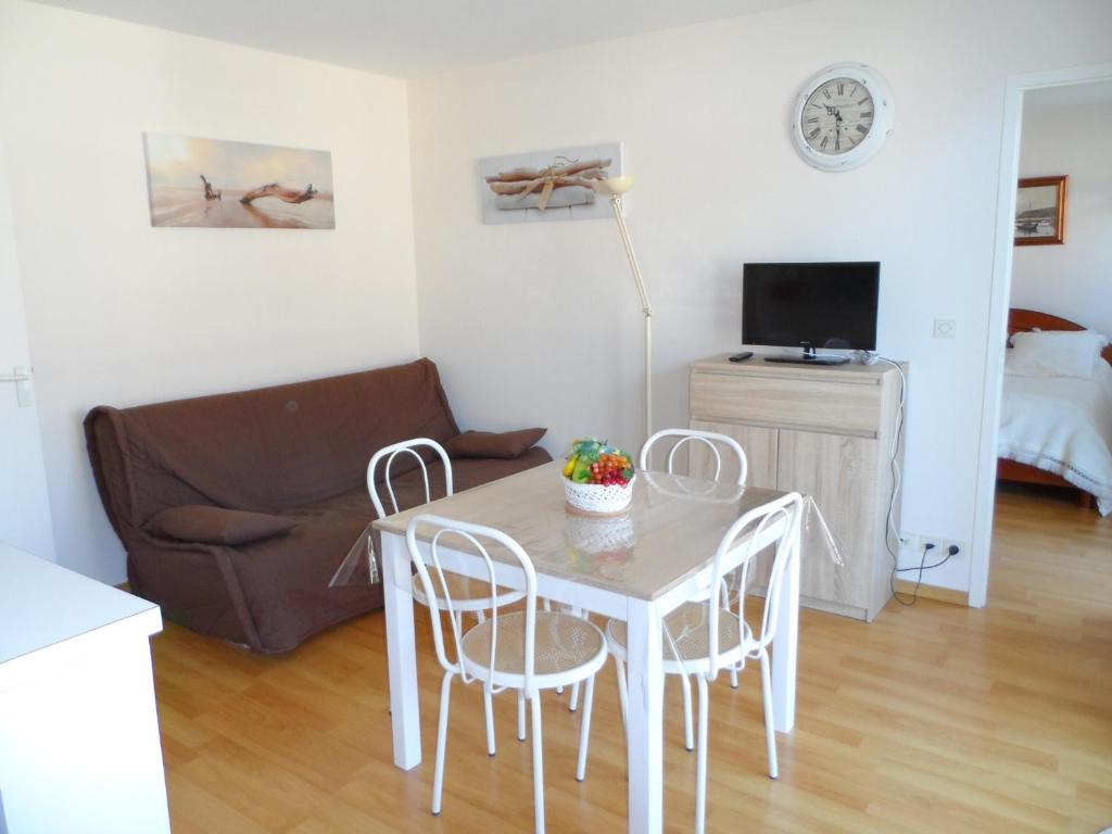 Cabourg: Appartement 2 pièces proche plage avec piscine et parking - FR-1-487-299 - 2
