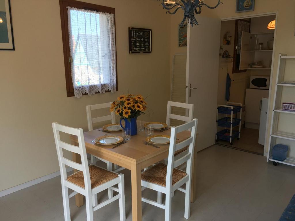 Appartement 2 pièces à Cabourg - Proche plage et centre-ville, balcon et parking privé - FR-1-487-300 - 2
