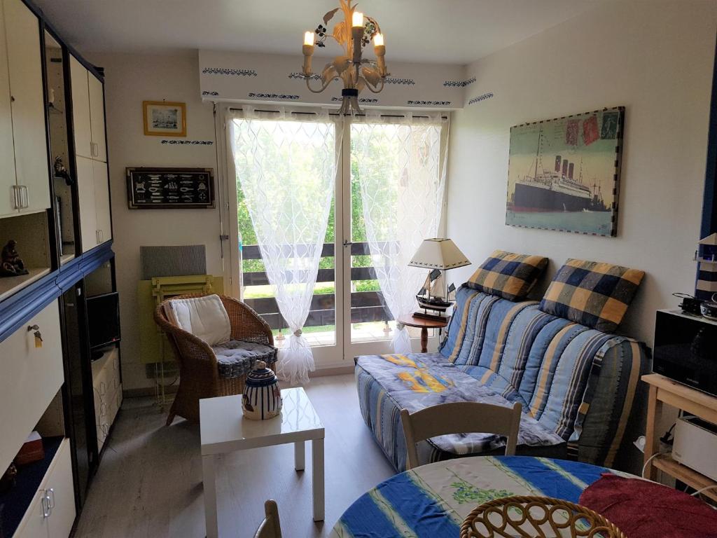 Charmant T2 avec Balcon, à 2 Pas de l'Hippodrome de Cabourg, Parking Privatif - FR-1-487-290 - 1