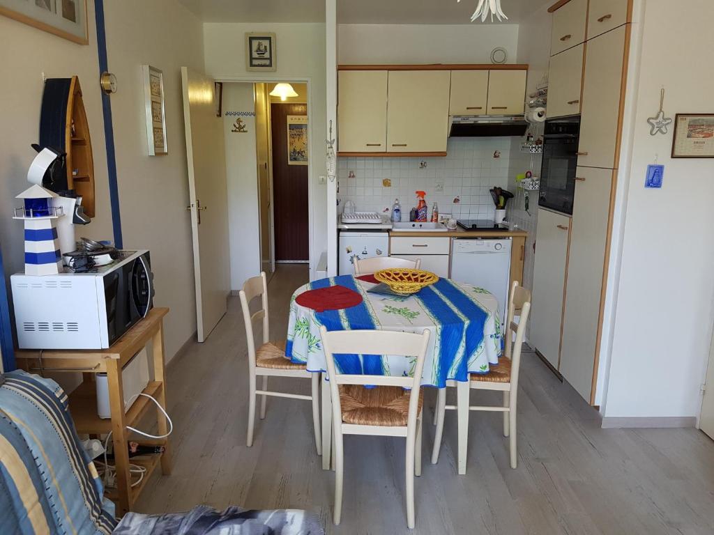 Charmant T2 avec Balcon, à 2 Pas de l'Hippodrome de Cabourg, Parking Privatif - FR-1-487-290 - 2
