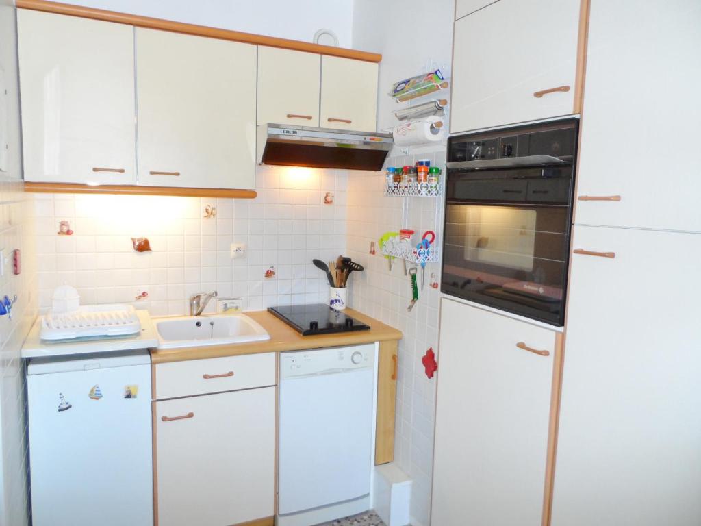 Charmant T2 avec Balcon, à 2 Pas de l'Hippodrome de Cabourg, Parking Privatif - FR-1-487-290 - 3