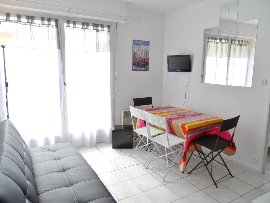 Appartement 2 pièces avec balcon ensoleillé près de l'hippodrome de Cabourg - FR-1-487-297 - 1