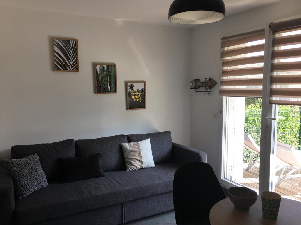 Studio Front de Mer avec Terrasse et Acces Direct Plage a Merville-Franceville - FR-1-487-329 전경