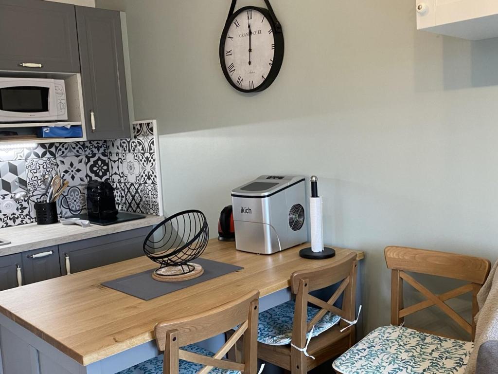 Appartement rénové proche plage et thalasso, 2 pièces, balcon, Wifi, TV, équipements bébé - Cabourg - FR-1-487-322 - 2