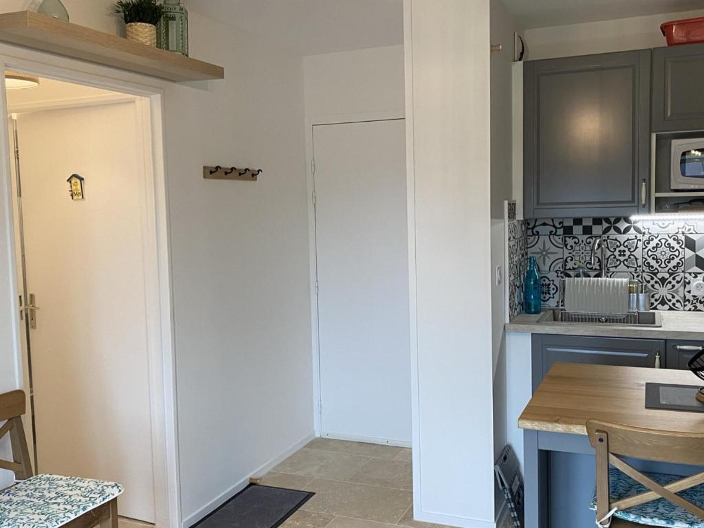Appartement rénové proche plage et thalasso, 2 pièces, balcon, Wifi, TV, équipements bébé - Cabourg - FR-1-487-322 - 5