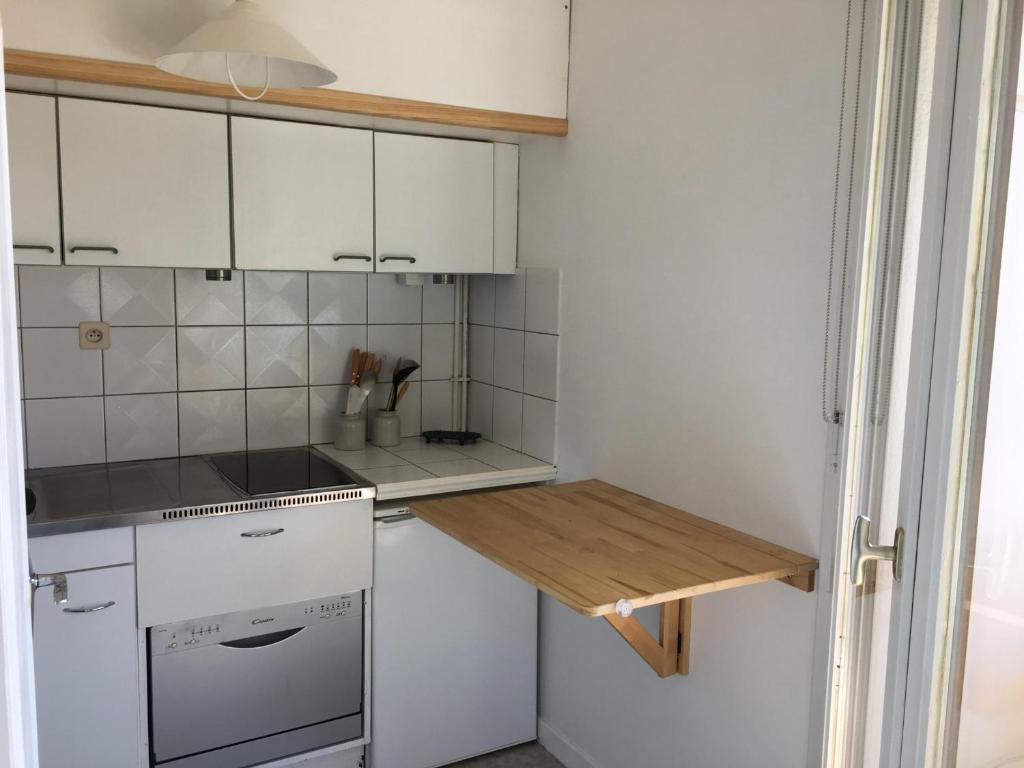Grand studio en hyper-centre de Cabourg avec balcon, proche plage, parking, et prestations disponibles - FR-1-487-327 - 4
