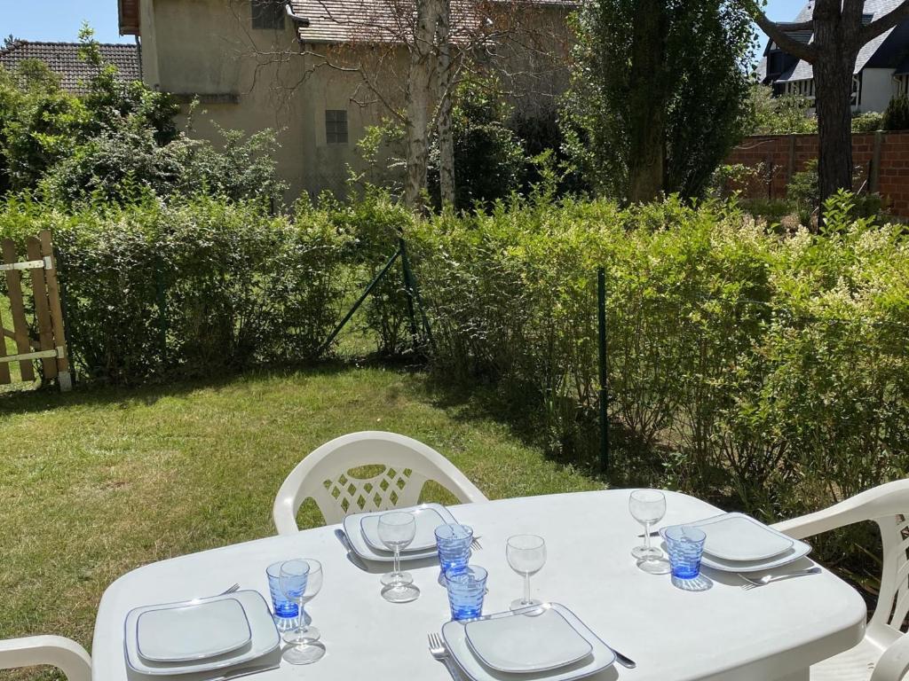 Cabourg : Studio Rez-de-Jardin Proche Plage, Animaux Acceptés, TV, Wi-Fi Optionnel - FR-1-487-331 - 2
