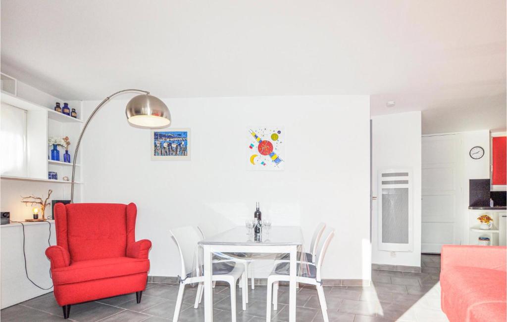 Stunning Apartment In Saint Cyprien Plage - 5