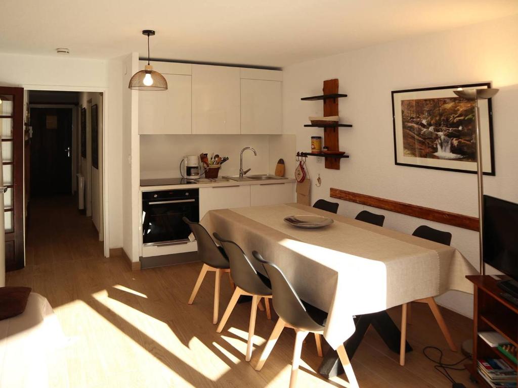 Appartement rénové pour 6 pers., balcon exposé sud, pieds des pistes, proche centre station et calme. - FR-1-322-146 - 2