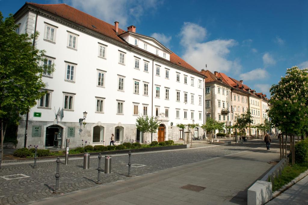 Zois Apartments photo