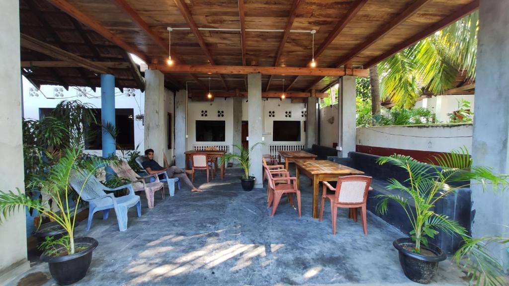 Restaurant, Surf Beach Hotel in Arugam Bay