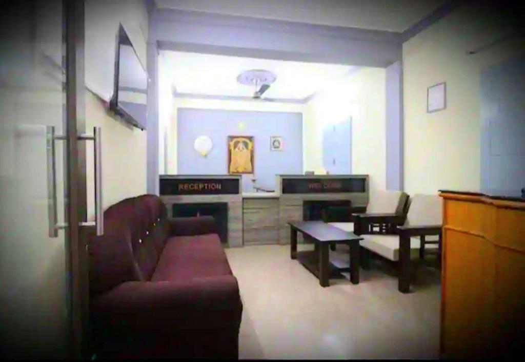 L.R.R TOWERS(LODGE)