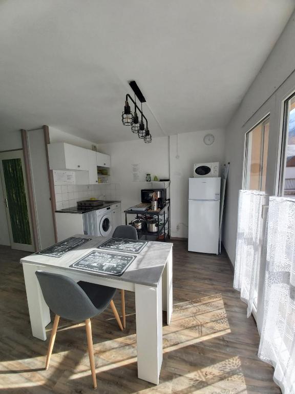 Appartement 2pers, superbe vue montagne, exposé sud, Résidence très calme, parking, 5mns à pied du centre - 3